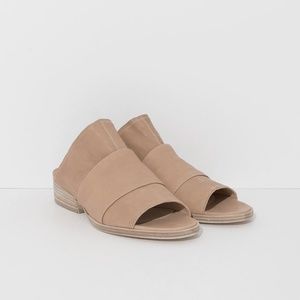 NWOT LD Tuttle Leather Mules